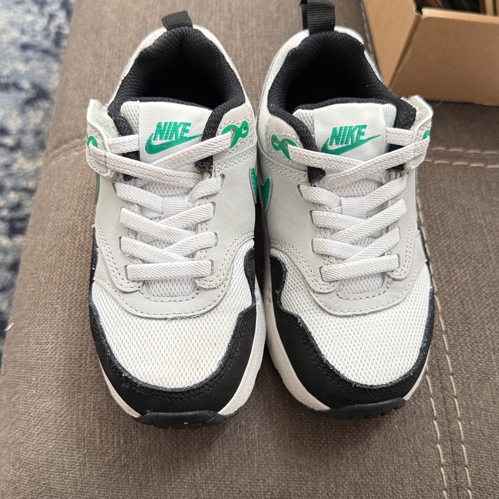 Nike Kids' AirMax 1 easy on.  Black and White Sneaker